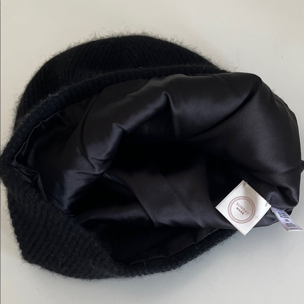 Sunday Mane 100% Cashmere Black Knit Beanie Hat Satin Lined